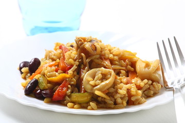 Riso orientale con pesce e verdure