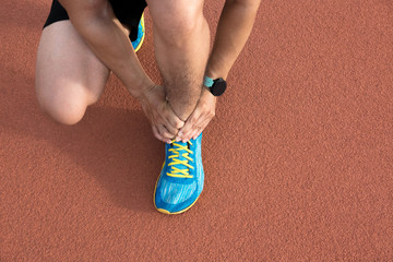 Runner with injured ankle on the track