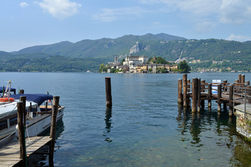 veduta del lago d'orta e dell'isola di san giulio