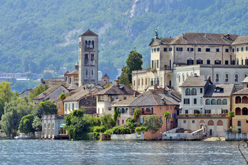 veduta del lago d'orta e dell'isola di san giulio