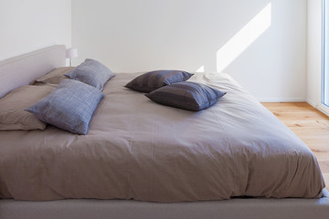 Minimal white bedroom