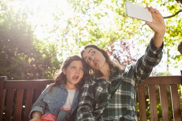 Naklejka premium Low angle view of woman taking selfie with daughter while making