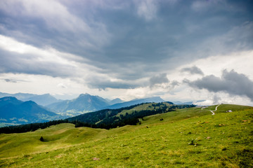 En randonnée dans le Parc naturel régional du massif des Bauges