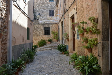Walking through the alley in Valdemossa