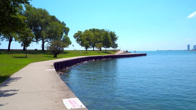 Motion video Chicago lakefront walkway