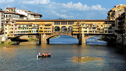 Fototapeta na wymiar Ponte Vecchio, ancient bridge over Arno river in Florence, Italy
