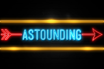 Obraz premium Astounding - fluorescent Neon Sign on brickwall Front view