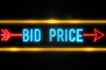 Obraz premium Bid Price - fluorescent Neon Sign on brickwall Front view