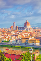 Beau paysage ci-dessus, panorama sur la vue historique de Florence depuis le point Piazzale Michelangelo. Heure du matin.
