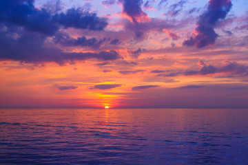 Naklejka na ściany i meble Beautiful Sunset Over Baltic Sea with cloud and beams