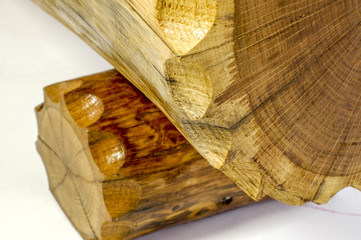 Blumentrog aus Holz, Schnitzerei