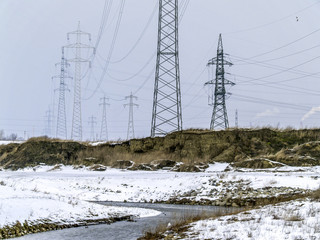 Hochspannungsleitung Strommast Winter