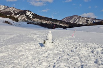 スキー場の雪だるま