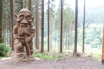 Obraz premium Wooden statue in forest dolni morava