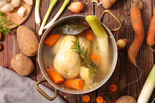 poule au pot,chicken stew with vegetables