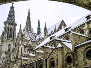 Fototapeta premium Dom von Regensburg im Winter, Deutschland, Süddeutschland, Rege