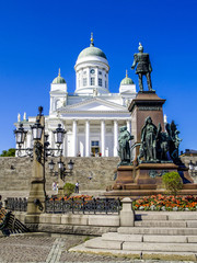 Helsinki, Domkirche am Senatsplatz, Statue Zar Alexanders II, Fi