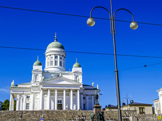 Fototapeta na wymiar Helsinki, Domkirche am Senatsplatz, Statue Zar Alexanders II, Fi