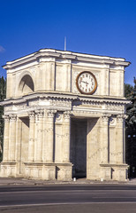 Fototapeta na wymiar Chisinau, Piata Marii Adunari Nationale, Triumphbogen, Moldawien