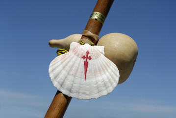 Pilgerstock, Jakobsmuschel und Kalebase