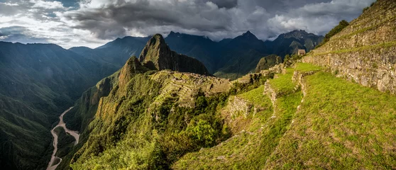 Fototapeten Panorama-Blick über die Ruinen von Machu Picchu © schame87