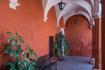 Kreuzgang im Monasterio de Santa Catalina, Arequipa, Peru © schame87