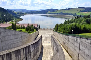 Photo sur Plexiglas Barrage Dam water on Czorsztynski lake. Niedzica, Czorsztyn, Poland.