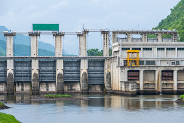 Front of dam and river