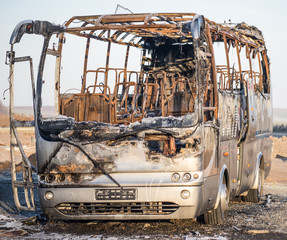 Unfall - ausgebrannter Reisebus