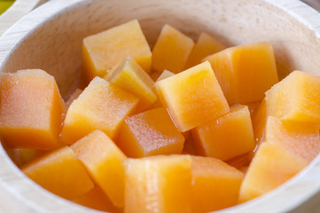 the fresh papaya in wooden bowl