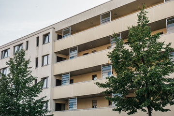 Fototapeta na wymiar typical building in berlin with long balcony