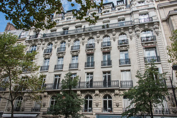 Fototapeta na wymiar Immeubles avenue Victor Hugo à Paris