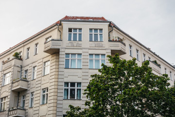 Fototapeta na wymiar prenzlauer berg corner building in berlin