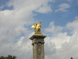 Obraz premium Golden statue on column, Paris
