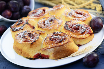 Zwetschgen-Schnecken