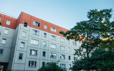 Fototapeta premium white and red plattenbau building