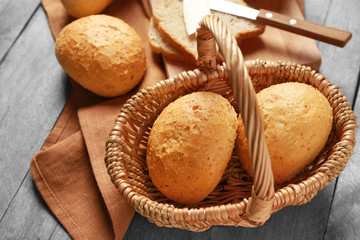 Naklejka premium Wicker basket and delicious bread on wooden table