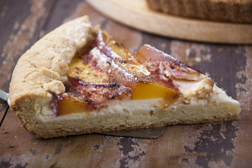 Sand cake with nectarines