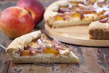 Sand cake with nectarines