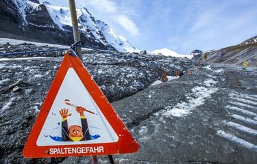 Grossglockner, Spaltengefahr, Gletscherspalte, Gletscher Pasterz © visualpower