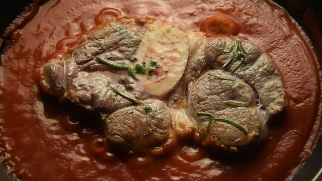 Ossobuco alla milanese オッソ・ブーコ Cucina italiana Оссобуко Carne Italian אוסובוקו cuisine 오소부코 Scottona video sounding Milano ออสโซบูโก Osso Buco Gastronom&iacute;a de Italia Italienische K&uuml;che 