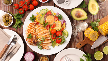 barbecue meat with vegetable and dips