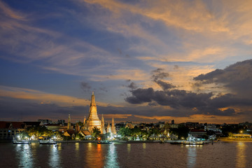 Fototapeta na wymiar Wat Arun temple Thailand landmark,Thailand travel destination