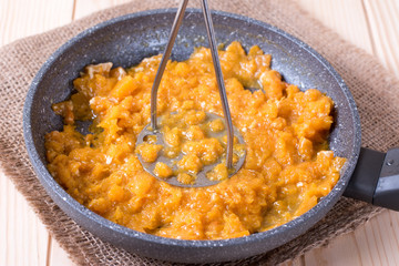 Preparing pumpkin puree in pan