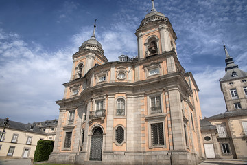 Fototapeta na wymiar La Real Colegiata de la Santísima Trinidad del Real Sitio de San Ildefonso, España
