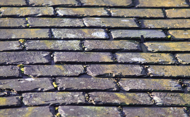 Purple and yellow stone tile roof background