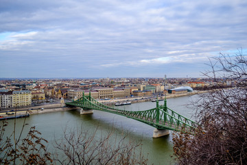 Obraz premium Liberty Bridge crossing Danube river in Budapest capitol of Hungary