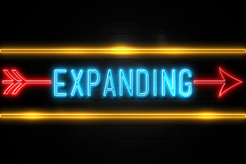 Obraz premium Expanding - fluorescent Neon Sign on brickwall Front view