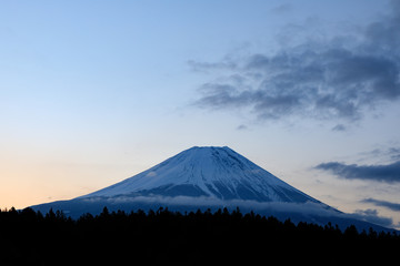 夜明けの富士山 -朝霧高原-