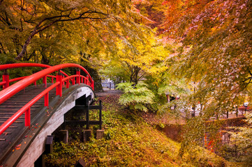 Obraz premium Red Bridge in Ikaho Onsen, Gunma, Japan
